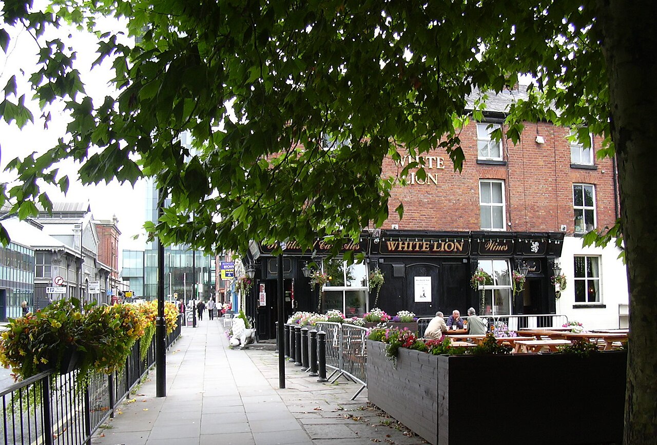 White Lion, 43 Liverpool Road, Salford M3 4NQ